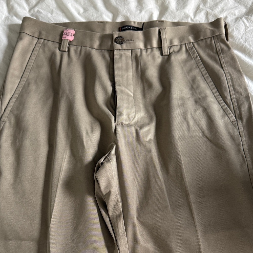 Dockers Men's Khaki Chinos